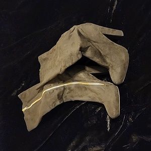 Black heeled boots with gold zipper